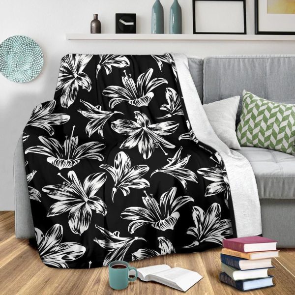 Amaryllis Pattern Print Design Vintage Fleece Blanket - Image 3